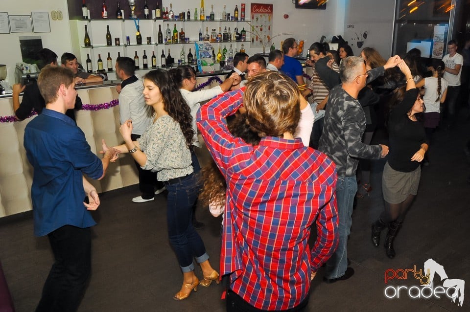 Seară de dans în Blondy's Art Café, 