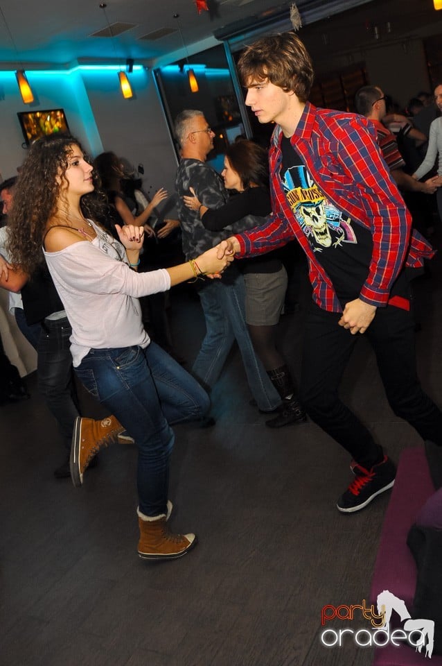 Seară de dans în Blondy's Art Café, 