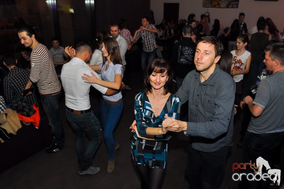 Seară de dans în Blondy's Art Café, 