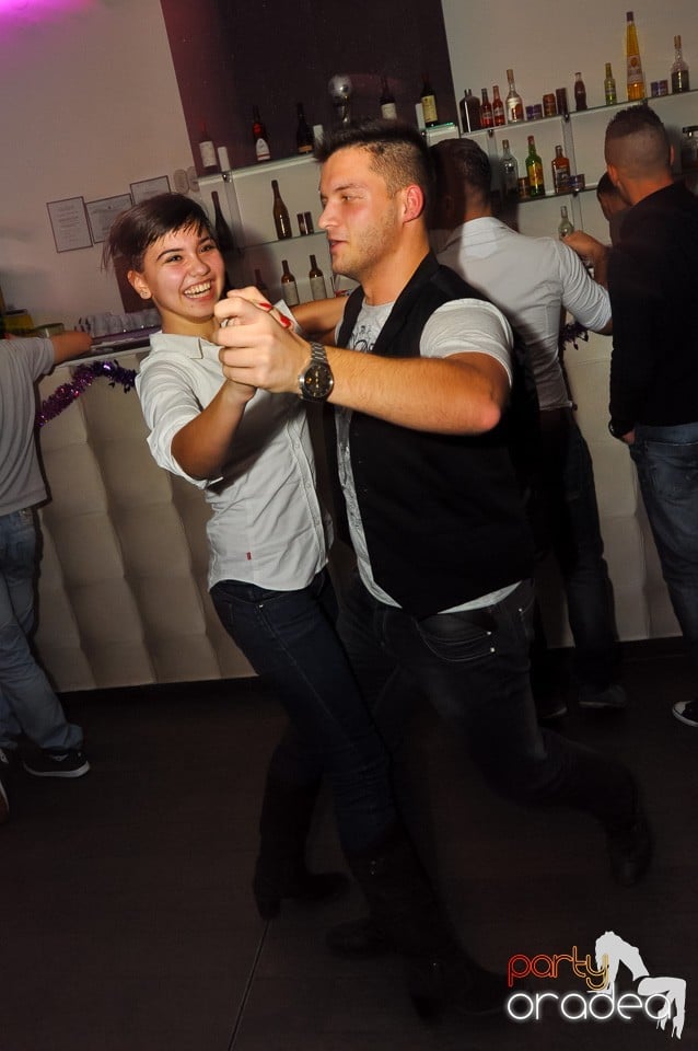 Seară de dans în Blondy's Art Café, 