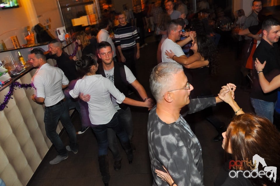 Seară de dans în Blondy's Art Café, 