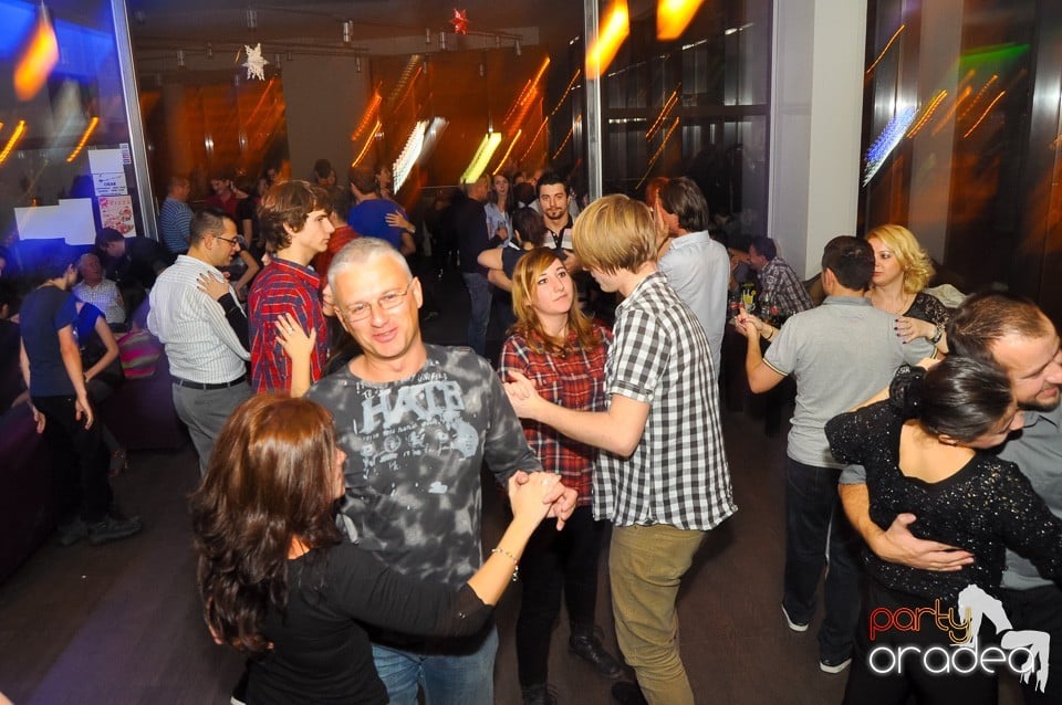 Seară de dans în Blondy's Art Café, 