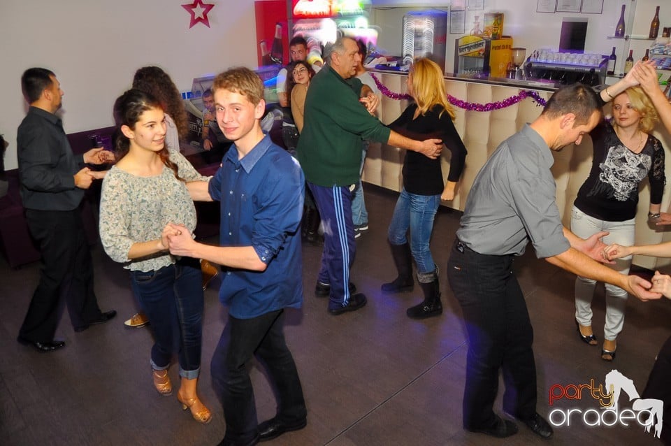 Seară de dans în Blondy's Art Café, 