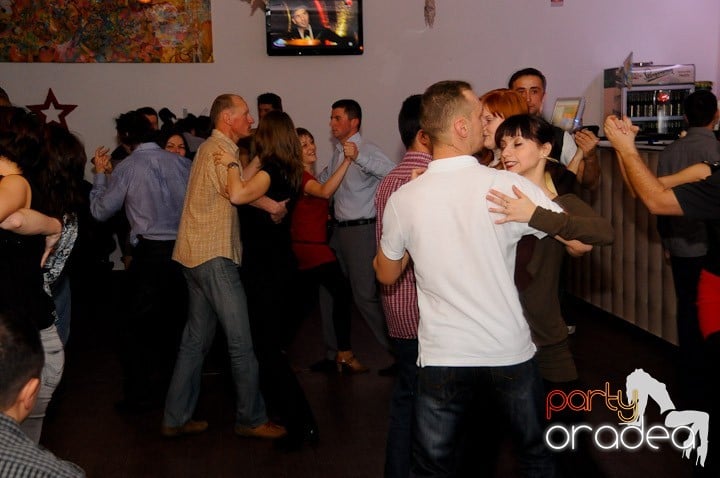 Seară de dans în Blondy's Art Café, 