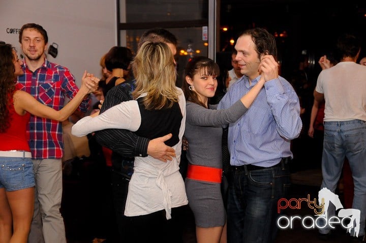 Seară de dans în Blondy's Art Café, 