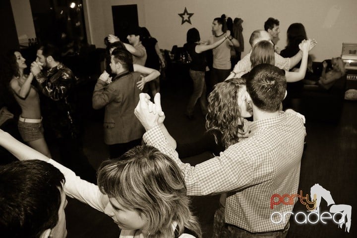 Seară de dans în Blondy's Art Café, 