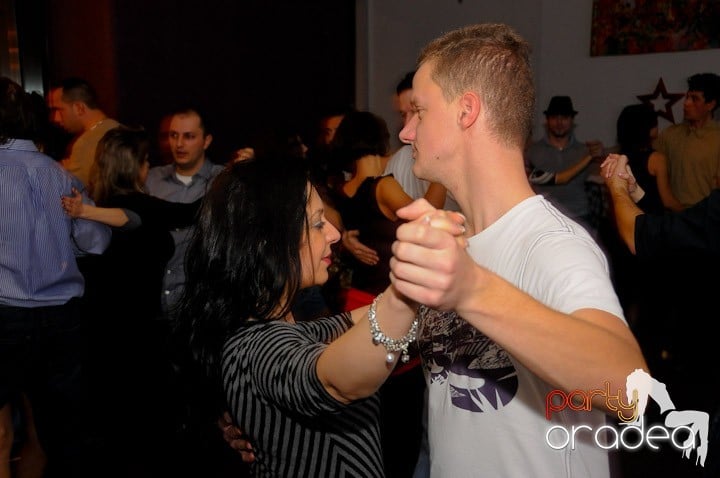 Seară de dans în Blondy's Art Café, 