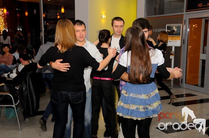 Seară de dans în Blondy's Art Café, 