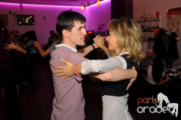 Seară de dans în Blondy's Art Café, 