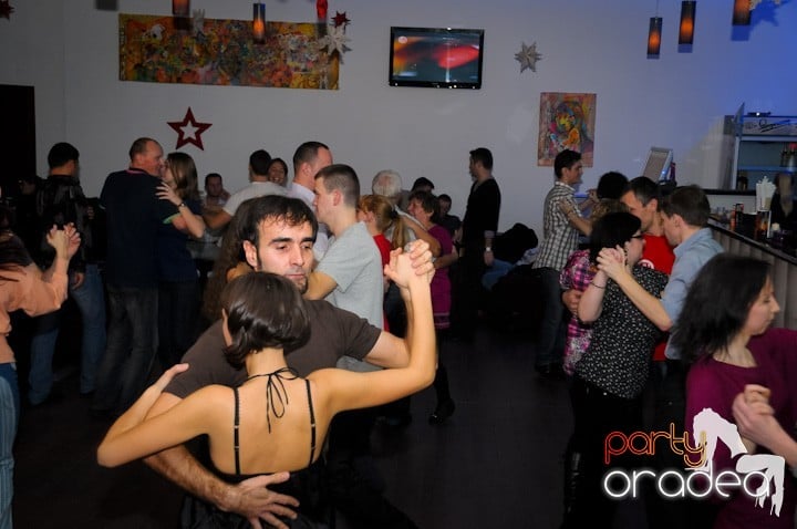 Seară de dans în Blondy's Art Café, 