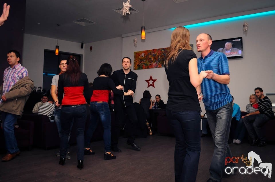 Seară de dans în Blondy's Art Café, 
