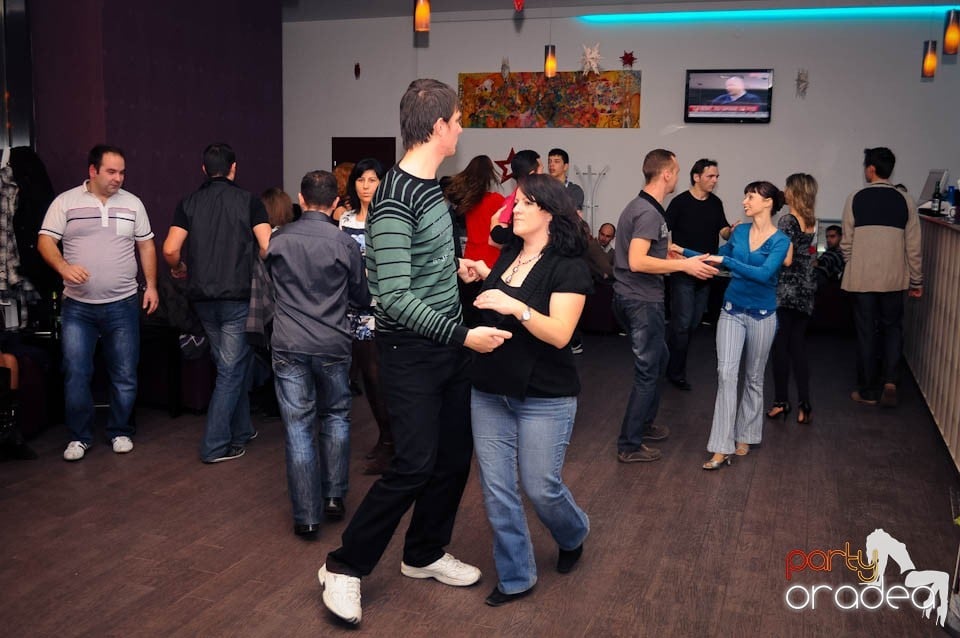 Seară de dans în Blondy's Art Café, 
