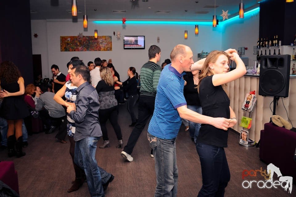Seară de dans în Blondy's Art Café, 