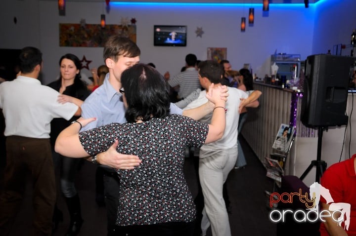 Seară de dans în Blondy's Art Café, 