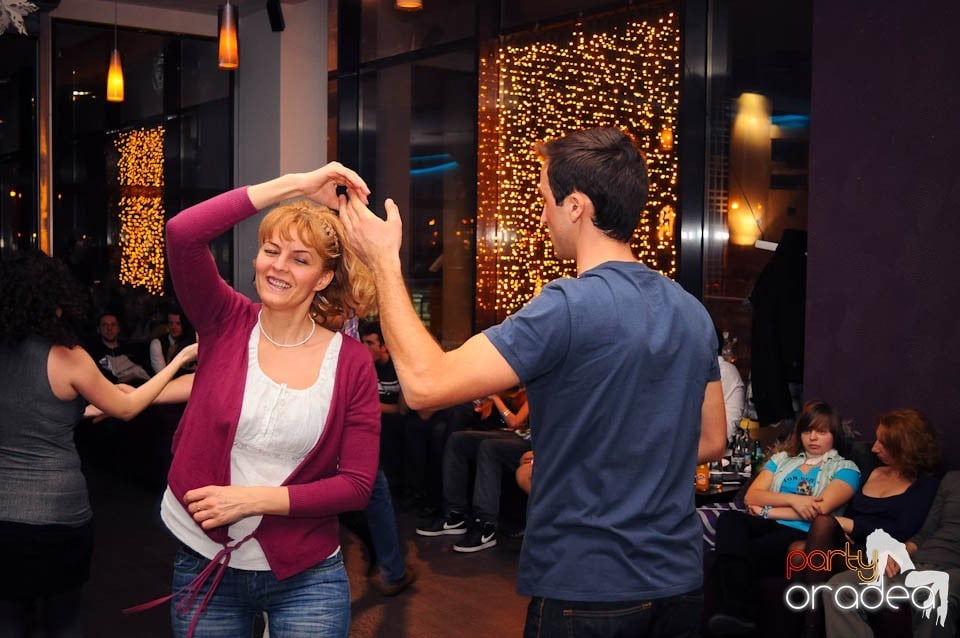 Seară de dans în Blondy's Art Café, 