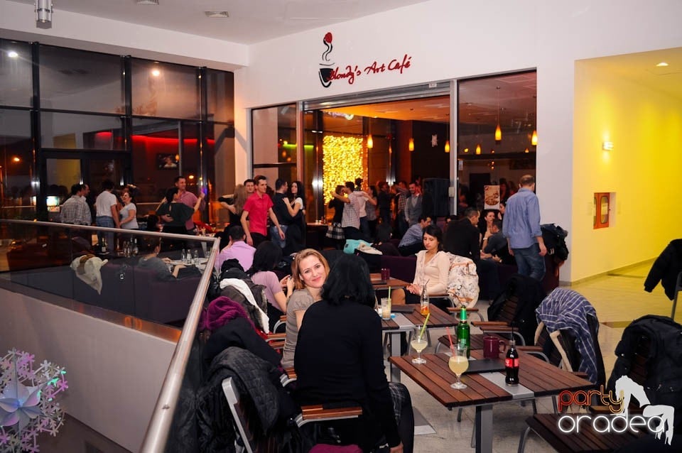 Seară de dans în Blondy's Art Café, 