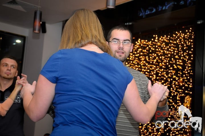 Seară de dans în Blondy's Art Café, 