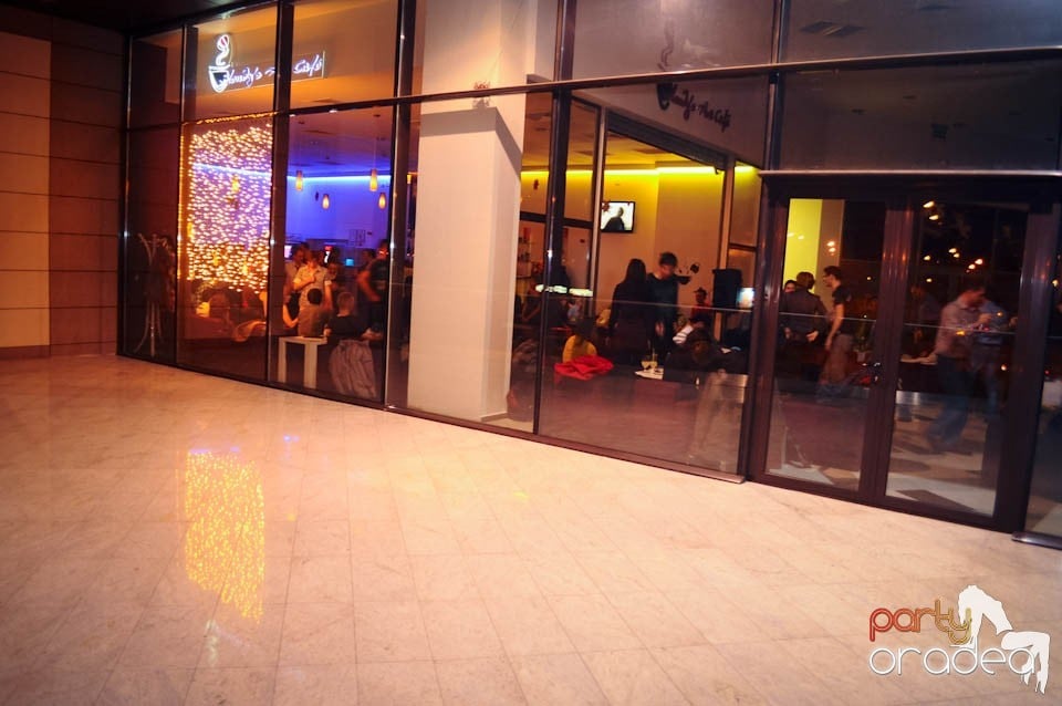 Seară de dans în Blondy's Art Café, 
