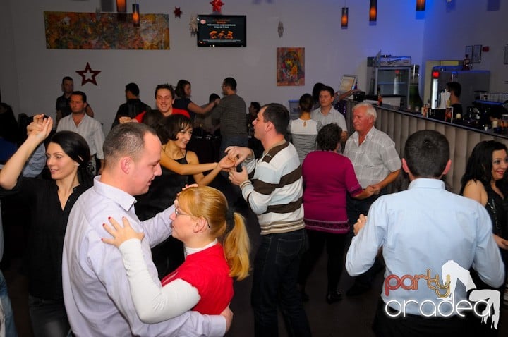 Seară de dans în Blondy's Art Café, 