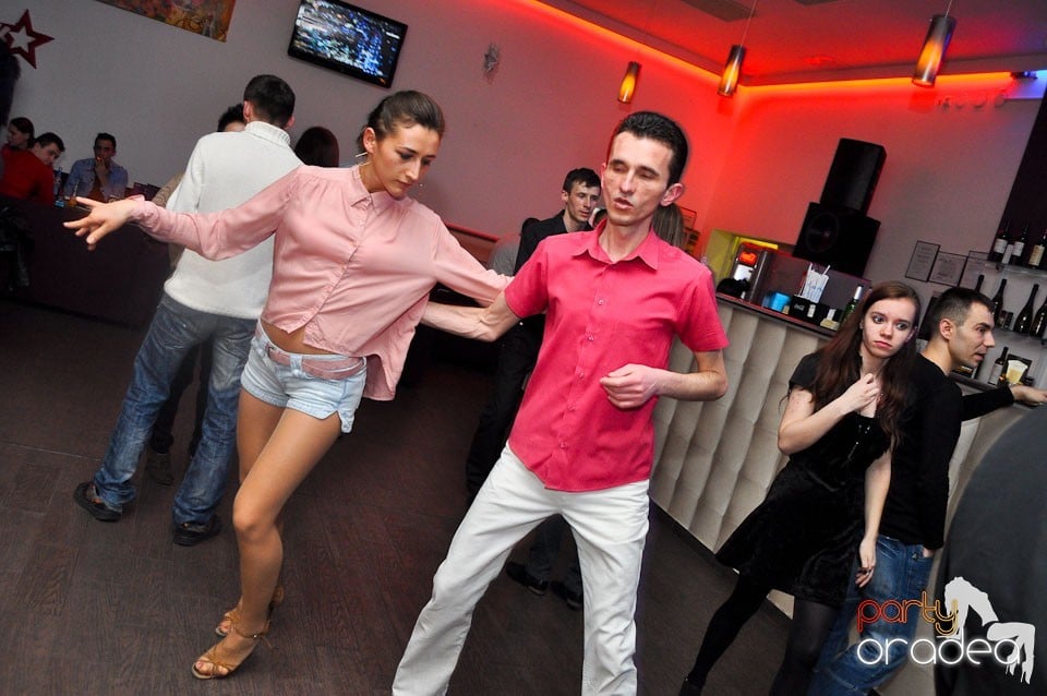 Seară de dans în Blondy's Art Café, 