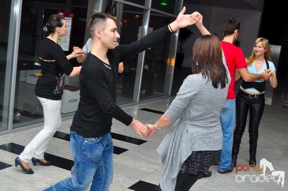 Seară de dans în Blondy's Art Café, 