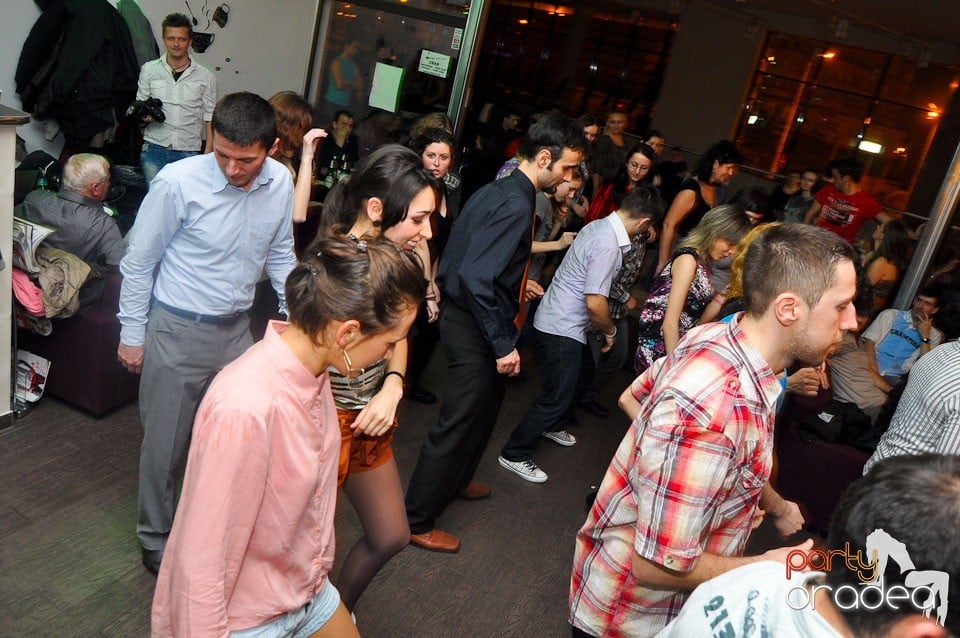 Seară de dans în Blondy's Art Café, 