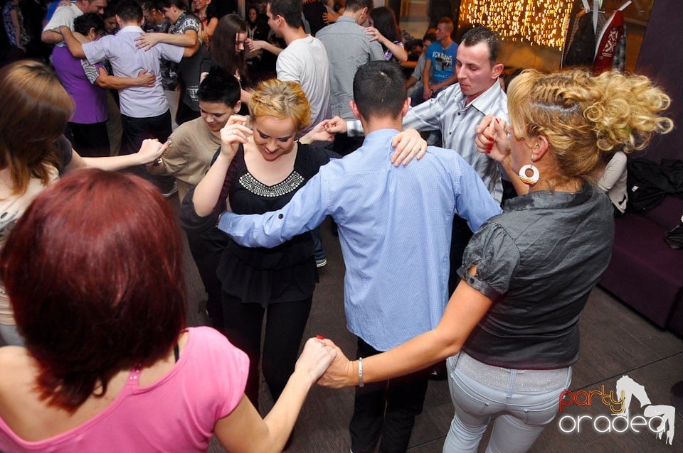 Seară de dans în Blondy's Art Café, 