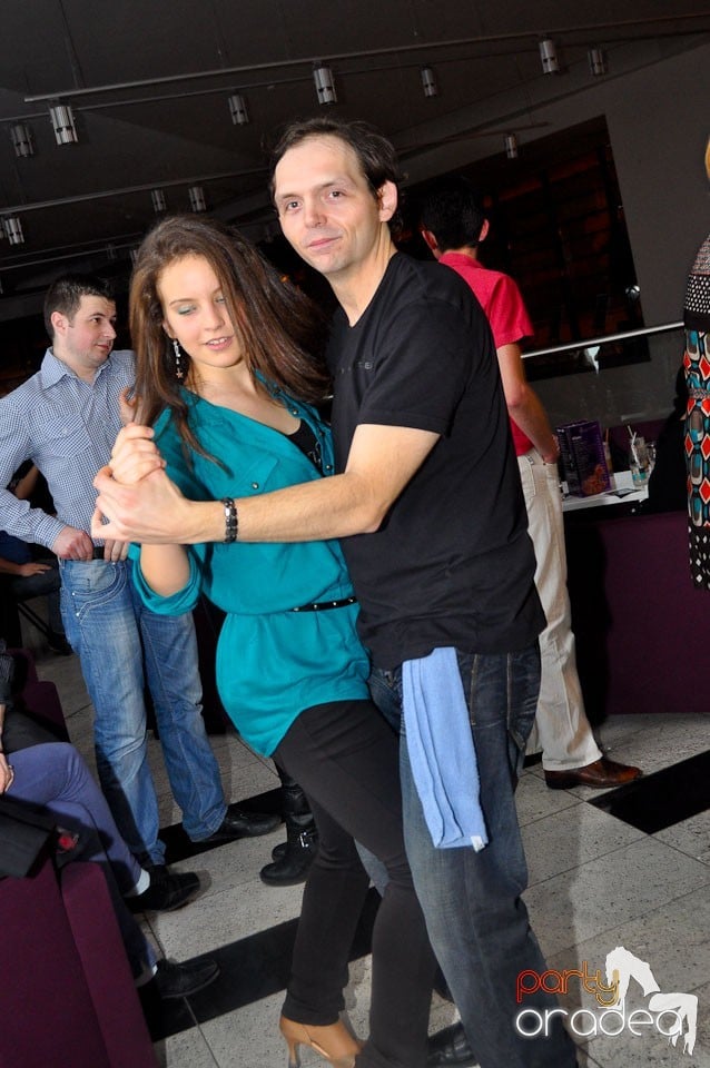 Seară de dans în Blondy's Art Café, 