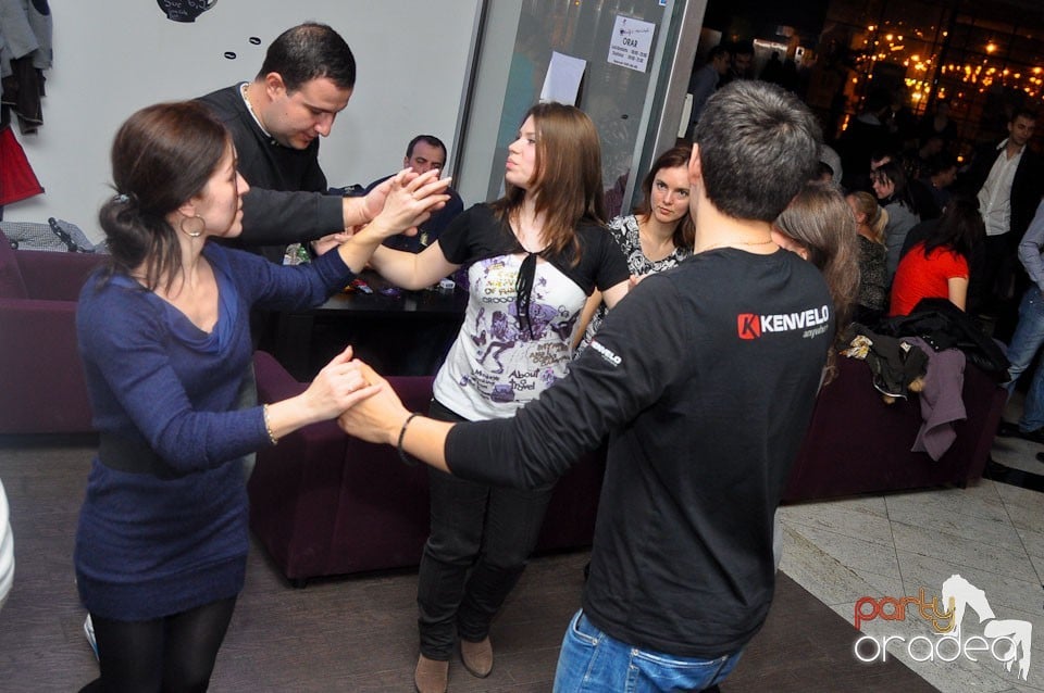 Seară de dans în Blondy's Art Café, 