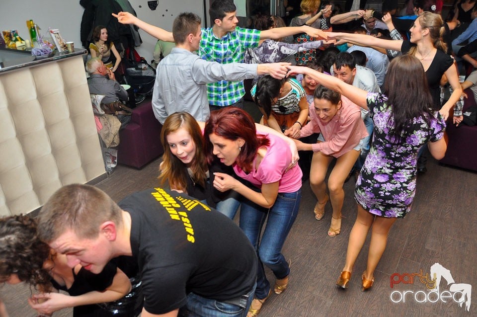 Seară de dans în Blondy's Art Café, 