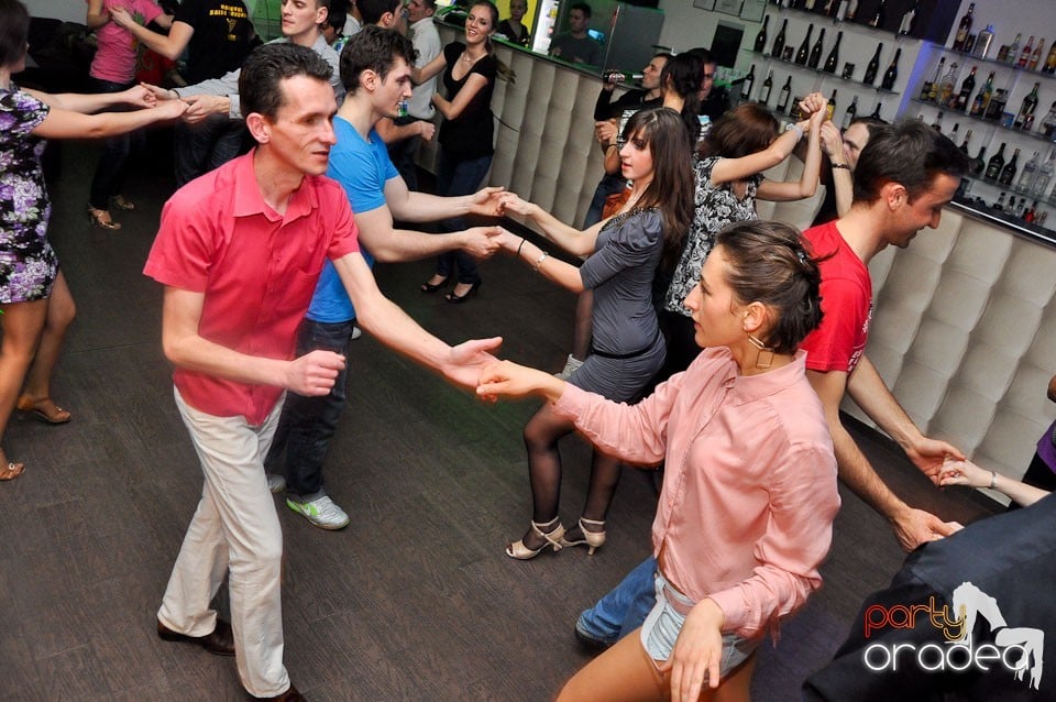 Seară de dans în Blondy's Art Café, 