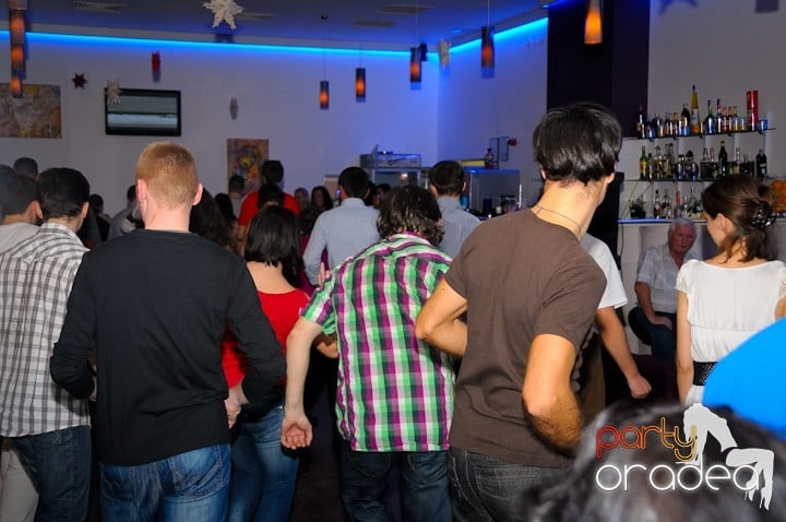 Seară de dans în Blondy's Art Café, 