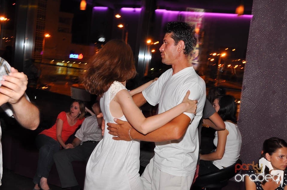 Seară de dans în Blondy's, 