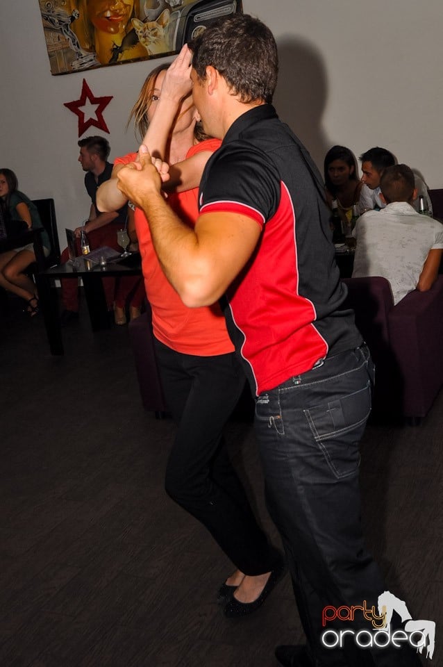 Seară de dans în Blondy's, 