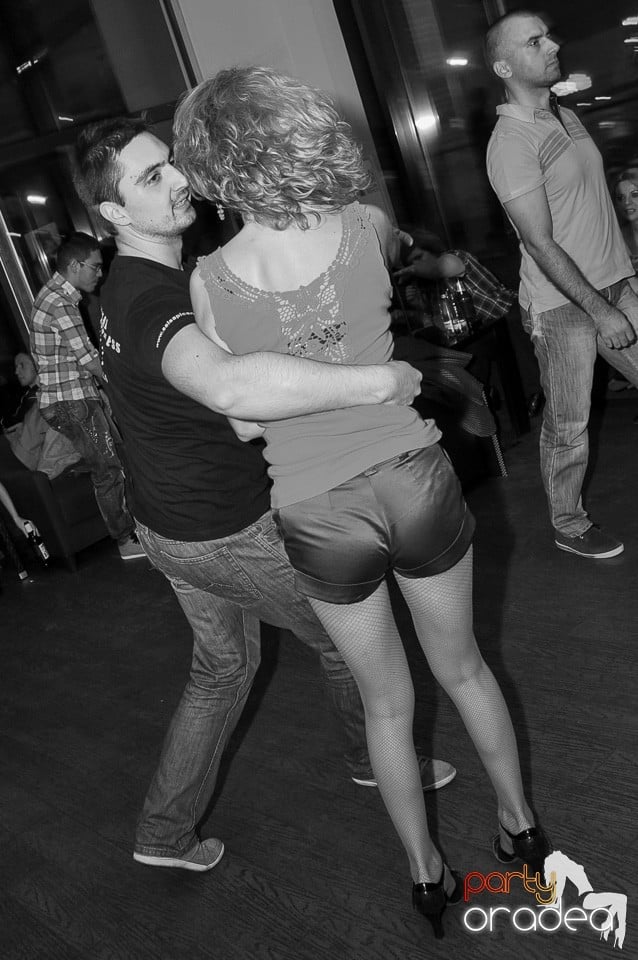 Seară de dans în Blondy's, 