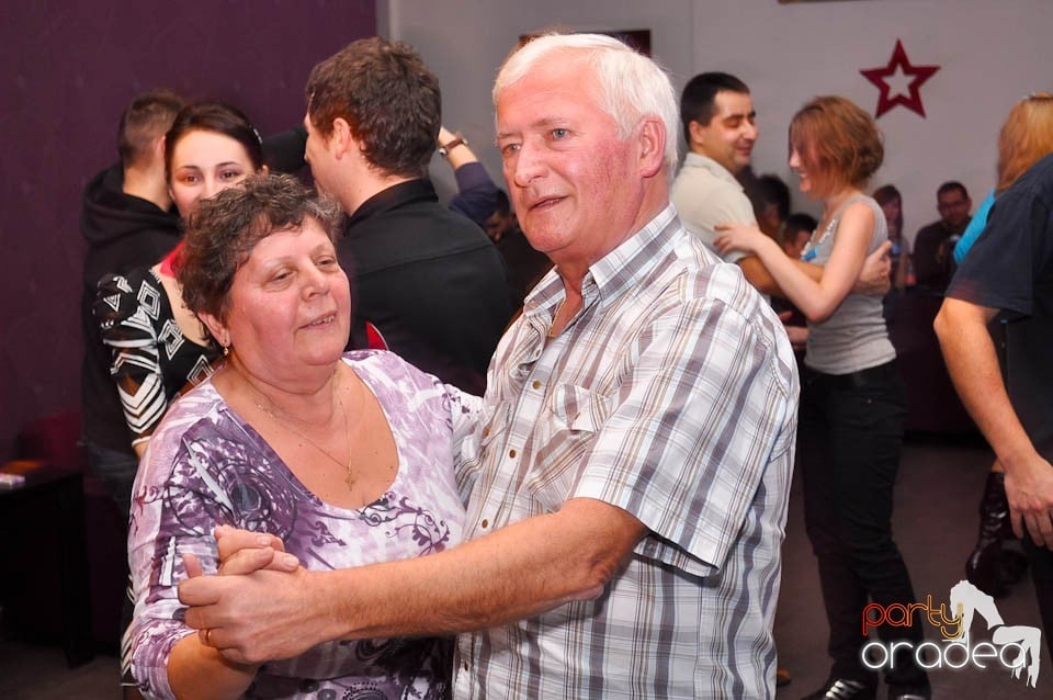 Seară de dans în Blondy's, 