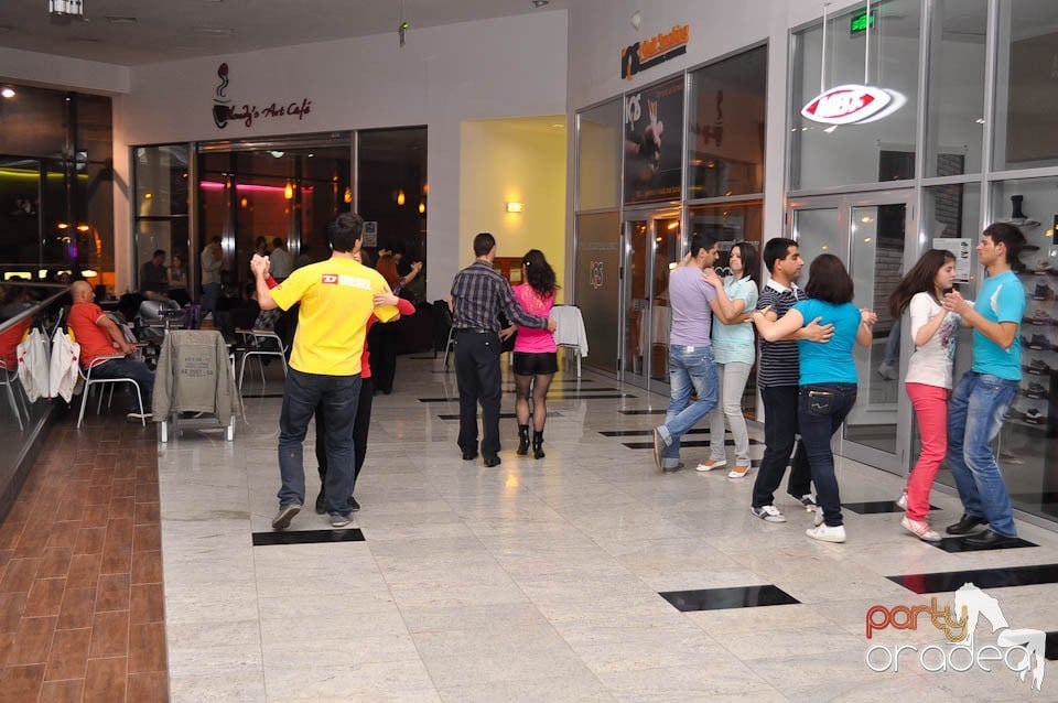 Seară de dans în Blondy's, 