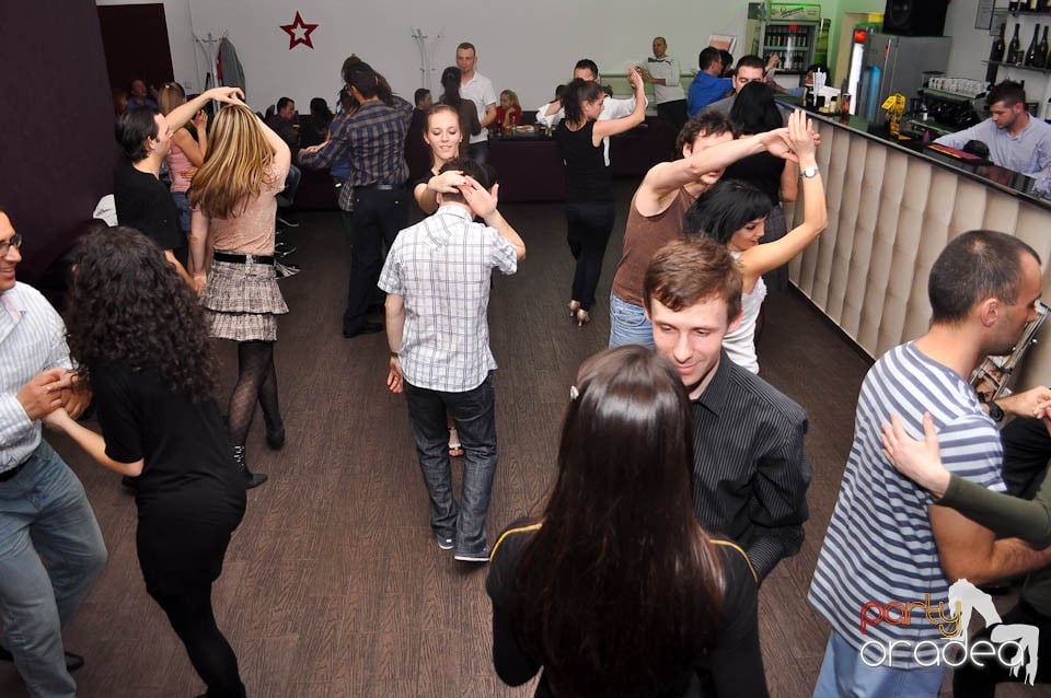 Seară de dans în Blondy's, 