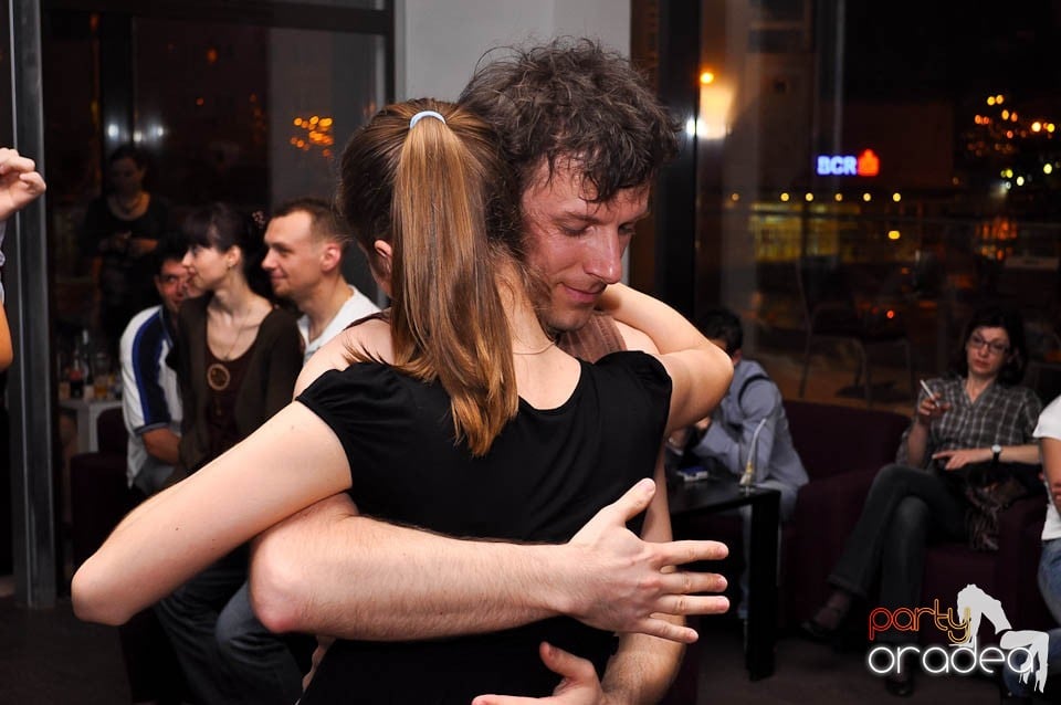 Seară de dans în Blondy's, 