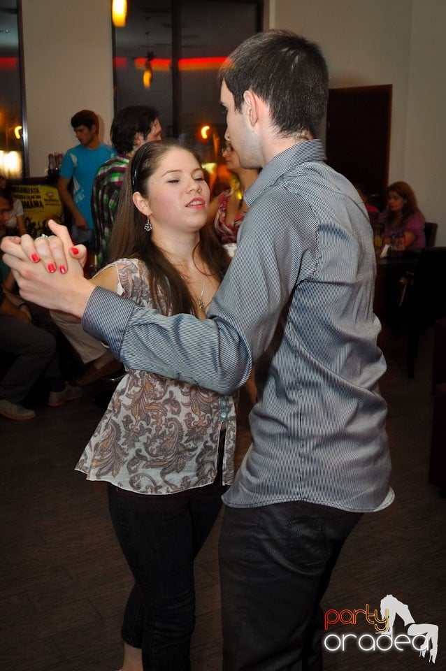 Seară de dans în Blondy's, 