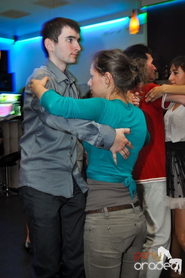 Seară de dans în Blondy's, 