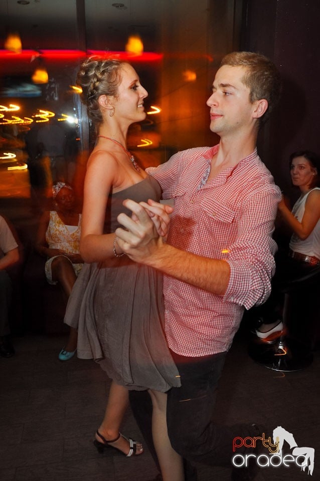 Seară de dans în Blondy's, 