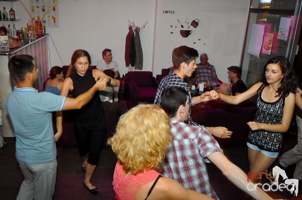 Seară de dans în Blondy's, 