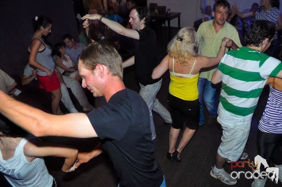 Seară de dans în Blondy's, 