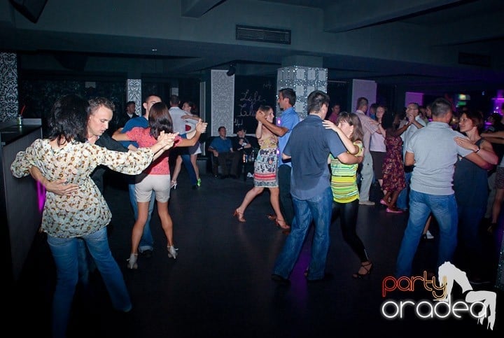 Seară de dans în Life Club, 