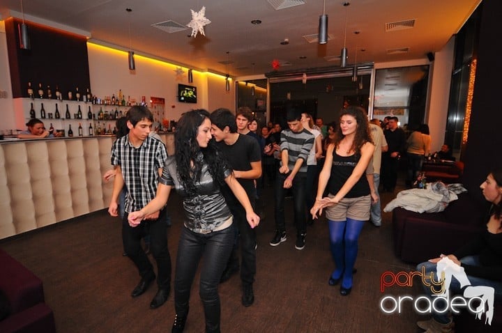 Seară de dans la Blondy's Art Cafe, 