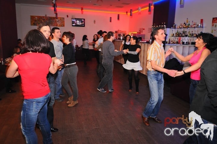 Seară de dans la Blondy's Art Cafe, 