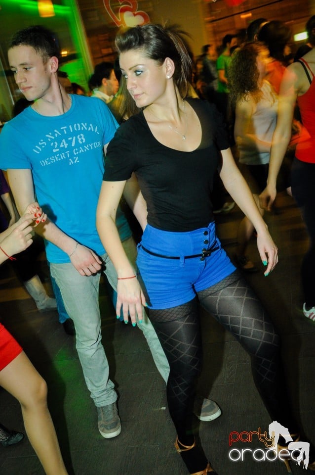 Vineri dansam in Blondy's, 