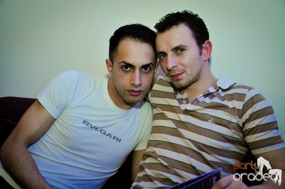 Vineri dansam in Blondy's, 