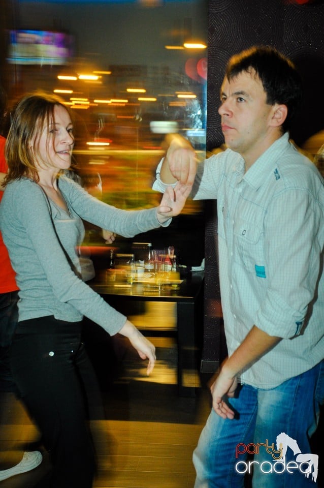 Vineri dansam in Blondy's, 